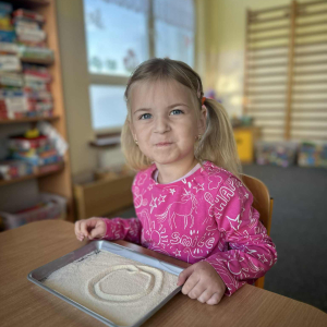 Nauka przez zabawę – uśmiechy na twarzach mówią wszystko: matematyka jest super!