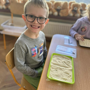 Nauka przez zabawę – uśmiechy na twarzach mówią wszystko: matematyka jest super!