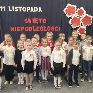 dzieci z grupy Muchomorki przed występem 