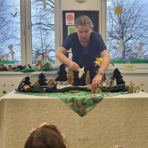 Pani Katarzyna Torzewska podczas teatrzyku