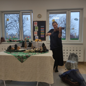 Pani Kasia Bajeczka grająca na skrzypcach