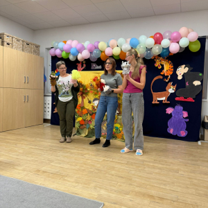 3 nauczycielki prowadzące rozmowę kierowaną dotyczącą przedstawienia