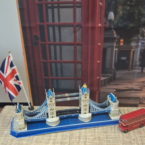 zdjęcie przedstawia wystawę dotycząca Londynu