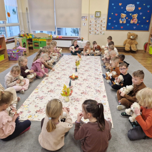 Dzieci konsumują ciasteczka