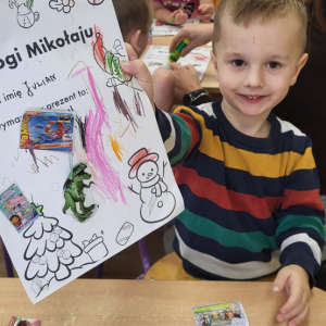 Chłopiec z listem do św. Mikołaja 