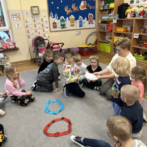 	„Przedszkolaki grupują emocje na przyjemne i nieprzyjemne – uczą się, że wszystkie są ważne i potrzebne.”