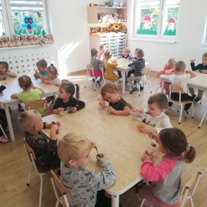 Poczęstunek urodzinowy Mikołaja