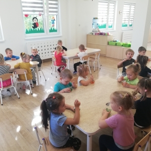 Poczęstunek urodzinowy Mikołaja