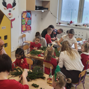 Wspólne wykonywanie stroików.