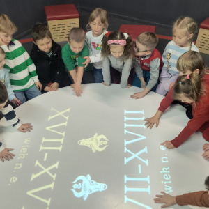 zwiedzanie przez dzieci Ekperymentarium