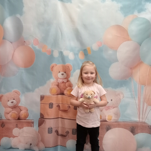 dziewczynka z misiem