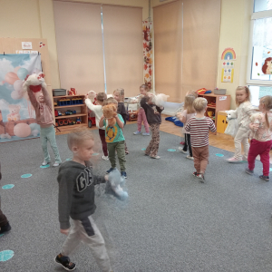 wesołe tańce z misiami