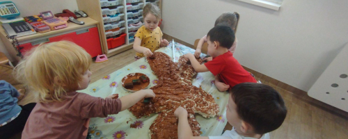 Krasnoludki przygotowują się do Świąt Bożego Narodzenia