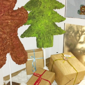 Ozdoby wykonane przez dzieci - ozdobą korytarza przedszkolnego.