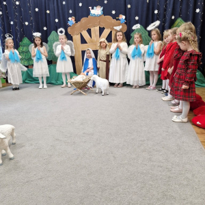 Dzieci śpiewają pastorałkę Rozśpiewały się obłoki