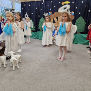 Aniołki stoją w kole