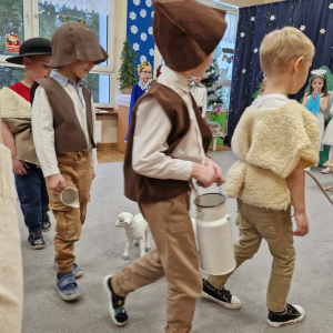 Pasterze idą z darami dla Dzieciątka Jezus