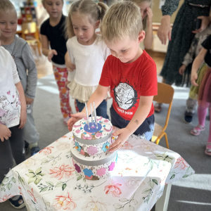 Wyjątkowy dzień Ignasia – urodzinowe chwile pełne radości 