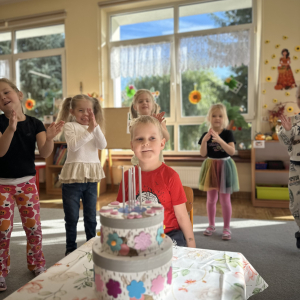 Wyjątkowy dzień Ignasia – urodzinowe chwile pełne radości 