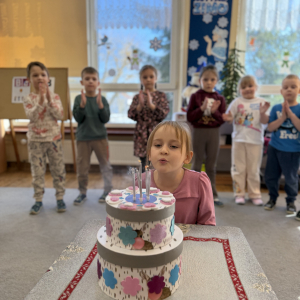 Magiczna chwila – 6 świeczek zdmuchniętych z uśmiechem 