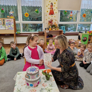 Pani Marysia składa  urodzinowe życzenia