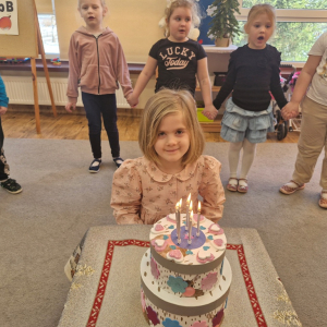 Solenizantka świętuje swoje 6 -te urodziny