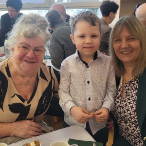 chłopiec z Babciami