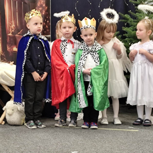 królowie w trakcie występu