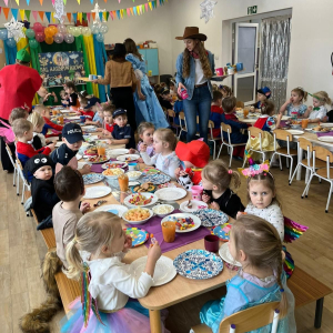 Poczęstunek wszystkich grup przedszkolnych.