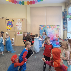 zabawy ruchowe dzieci przy muzyce