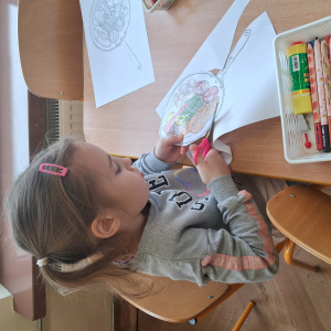 Dzieci poznają angielskie śniadanie