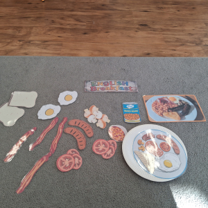 Dzieci poznają angielskie śniadanie