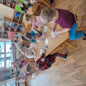 praca plastyczna  wykonywana przez dziecko o angielskim śniadaniu