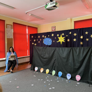 Bohaterowie na scenie – spotkania gwiazdki z przyjaciółmi, którzy pomagają jej odnaleźć nadzieję.