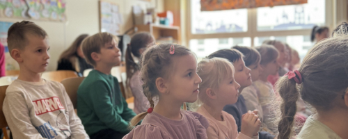 „Gwiazdka, która zgubiła swoje światło” – polsko-angielskie przedstawienie kółka teatralnego „Baju Baj”