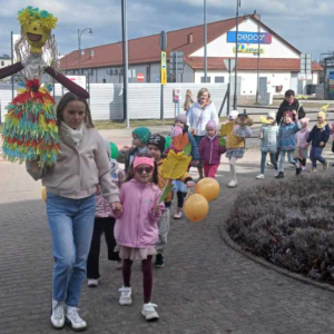 przemarsz  ulicami miasta z Marzanna
