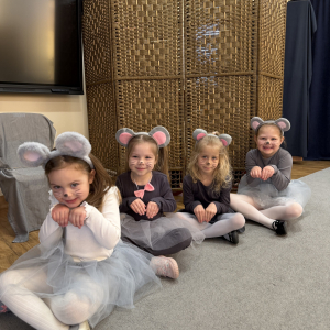 Przedstawienie „Kopciuszek” w wykonaniu formacji teatralnej Baju Baj