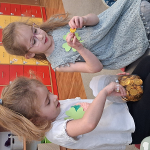 Dzieci obchodzą Dzień Sw Patryka