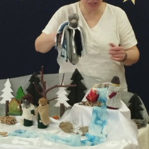 Pani Kasia Bajeczka opowiada o losach bohaterów.