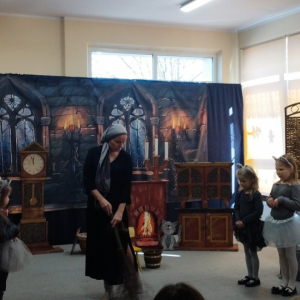 Występy formacji teatralnej "Baju, baj..."