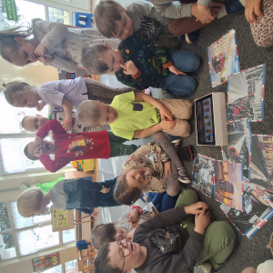 dzieci poznają Lodyński transport