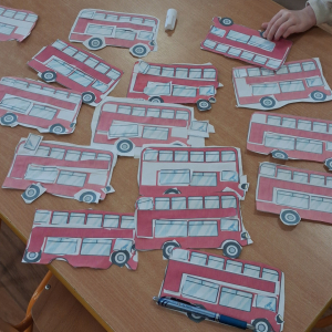 prace dzieci przedstawiajace autobusy Lodyńskie 