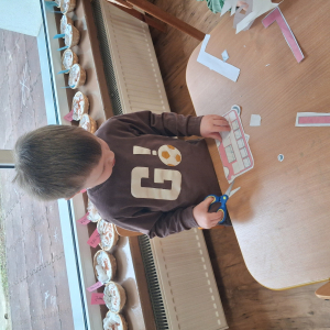 Dzieci wycinają London bus