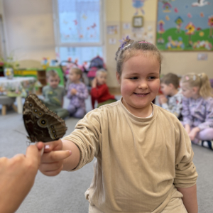 Odważni mogli potrzymać motyla na dłoni 