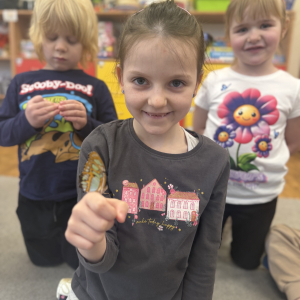 Odważni mogli potrzymać motyla na dłoni 