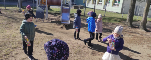 Szukanie wielkanocnych koszyczków