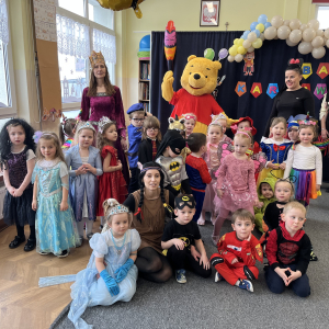 Grupowe zdjęcie z balu