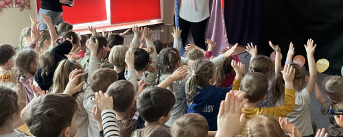 Przedstawienie teatralne "O małej gwiazdeczce, która zgubiła blask"