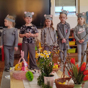 Dzieci podczas przedstawienia