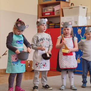 Dzieci podczas przedstawienia